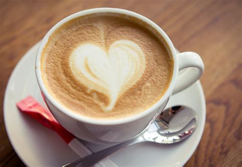 bilder von valentinstag herz kaffee cappuccino tasse loeffel