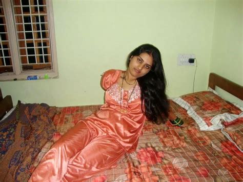 Local Desi Housewife In Bedroom Photos Indian Beauty Saree Desi