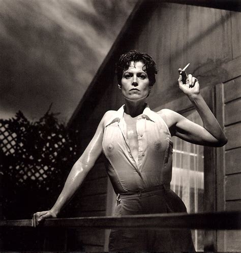 Sigourney Weaver Hot And Smoke 20 Photos Celebrity