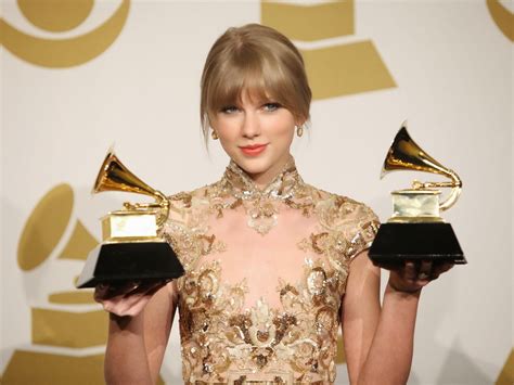 taylor swift single  songwriter female singers actress