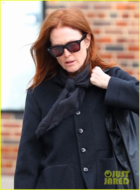 Photo Julianne Moore Enjoys Day Shopping In Nyc 02 Photo 4374086