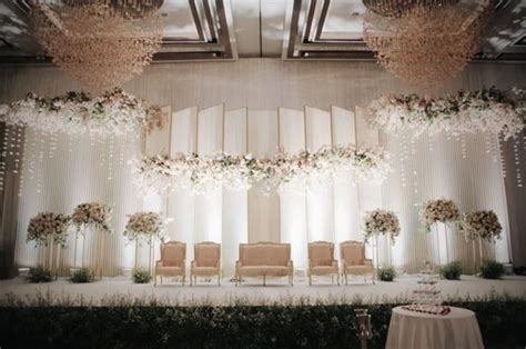 dekorasi pelaminan pengantin  pesta pernikahan indoor wedding