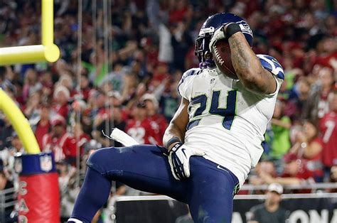 Seattle Seahawk Marshawn Lynch Is Being Fined 20 000 For Grabbing His