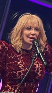 Courtney Love Says Shes Been Sober 18 Months As She Accepts Icon Award