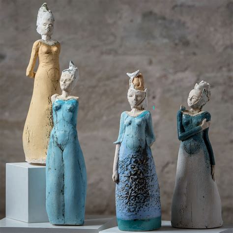 skulpturen aus keramik girls gaby puehmeyer gaby puehmeyer