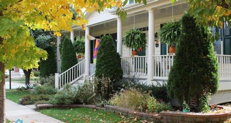 front porch beautiful landscaping ideas    trailer