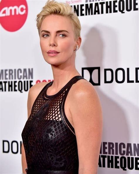 omg 😱 this woman is gorgeous charlize theron attends