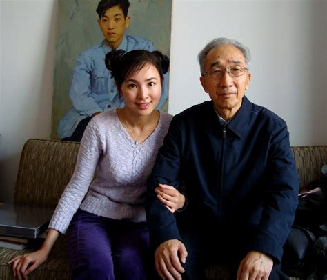 Prchinese Father Make Dotter Pose Nude For Him To Draw