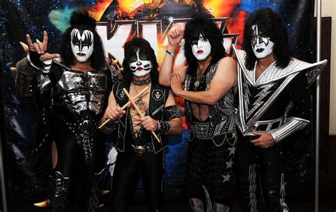full current kiss lineup  attend hall  fame induction rolling stone