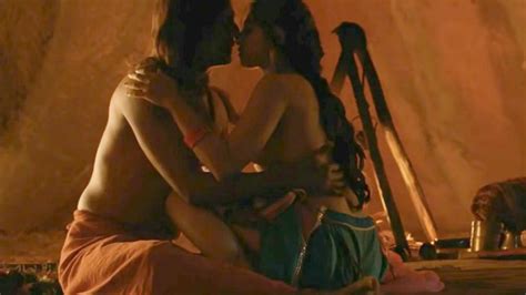 omg radhika apte s nude scene from parched gets leaked on whatsapp desimartini