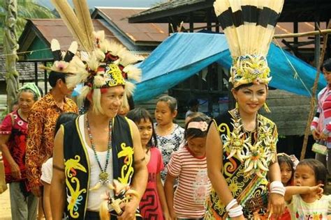 kebudayaan suku dayak kalimantan timur upacara upacara adat dayak