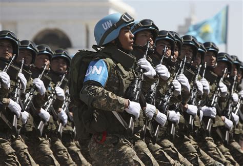 ukraine calls    send peacekeepers  war torn east