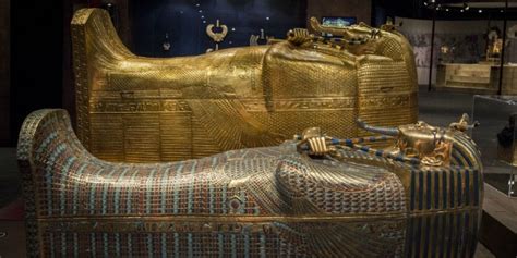 researchers claim egypt s king tutankhamun had an alien dagger on him