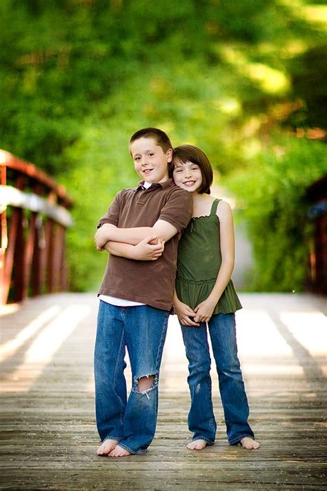 Siblings Poses Great Idea For Beloved Sibling Photo S