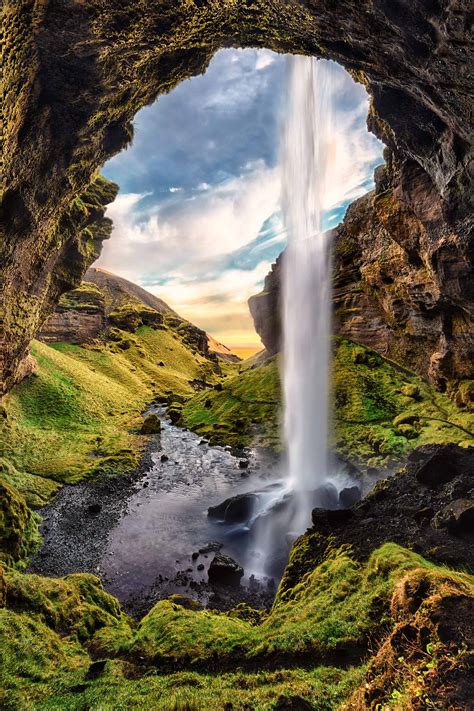 easy hikes  iceland   blow  mind follow