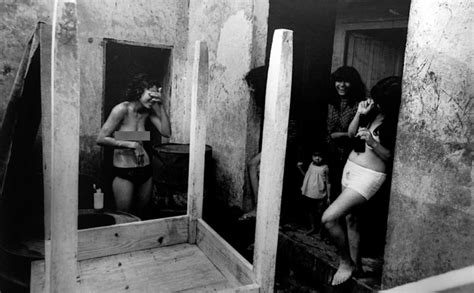 30 Amazing Black And White Photographs Of Vietnamese Bar Girls During