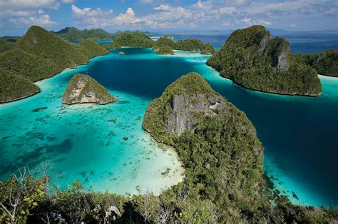 raja ampat cruise luxury yacht charter  indonesia el aleph