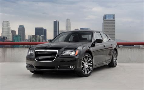 chrysler   review pictures  images    car