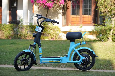 indias electric bike rental startup yulu inks strategic partnership  bajaj auto raises