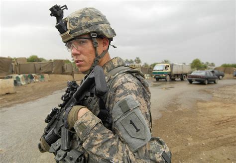 troops      leaders  overlooking  soliders saloncom