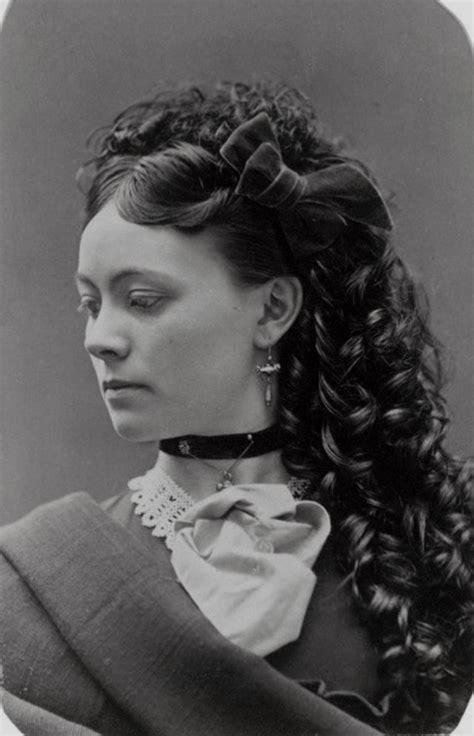 25 Glamorous Photos Of Victorian Women That Defined Fashion Styles From