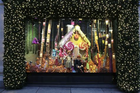 retail weeks  days  christmas   festive window displays store gallery retail week