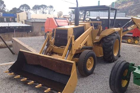 yellow case   pre owned tlb   sale  gauteng    agrimag