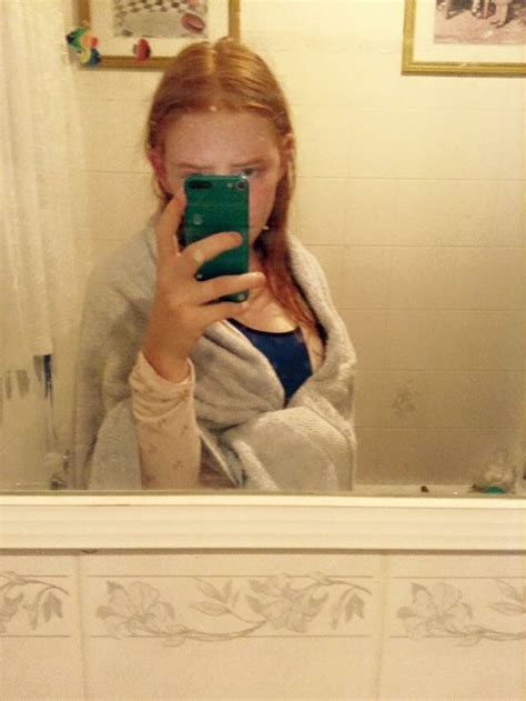 girl instagram mirror selfie cassandra fenton