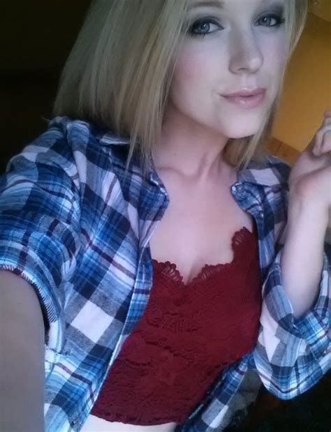 cute girls in flannel thechive