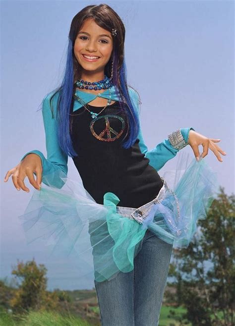 victoria justice starred on nickelodeon s zoey 101 as lola martinez