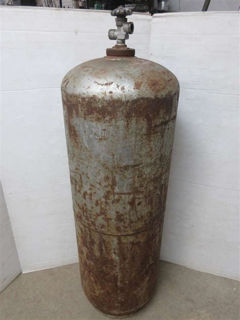 Albrecht Auctions 100 Lb Propane Tank Possibly Old