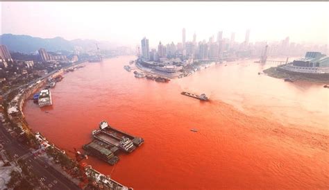cina il mistero del fiume yangtze che  colora  rosso