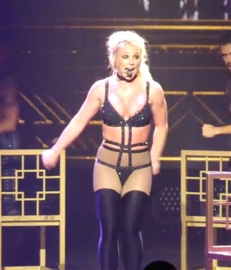 Britney Spears Nip Slip 5 Pics  And Video Thefappening