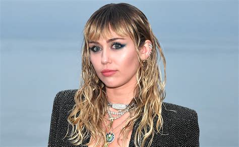 miley cyrus says the ‘minute she had sex she couldn t play hannah