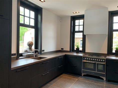 klassiek moderne zwarte keuken jeroen bouw