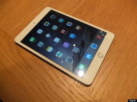 apple ipad mini  hands  preview  pictures    brilliant  huffpost uk