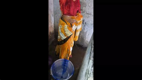Bhabhi Suhagrat Karke Bathroom Per Naha Kar Maja Le Raha Hai Hindi Solo