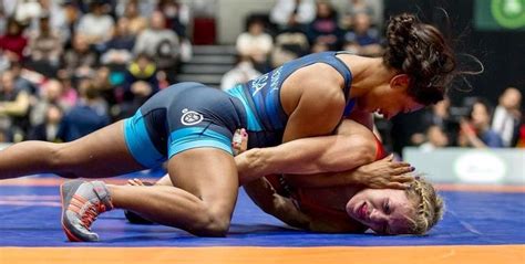 pin by oconnormark on 트레이닝 스킬 and 허슬 college wrestling black girl