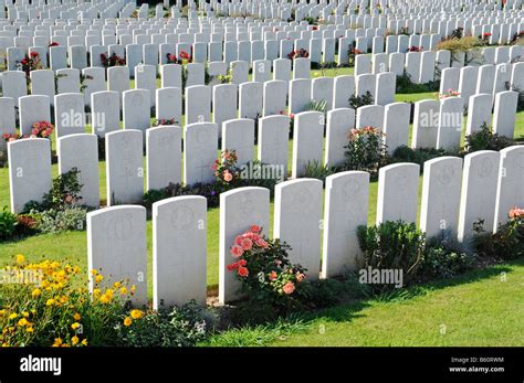 numerous white gravestones rows soldiers graves war graves  fallen terlincthun british