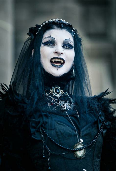 Pin By Tracy Hutchings On Vampires Gothic Vampire Vampire Goth