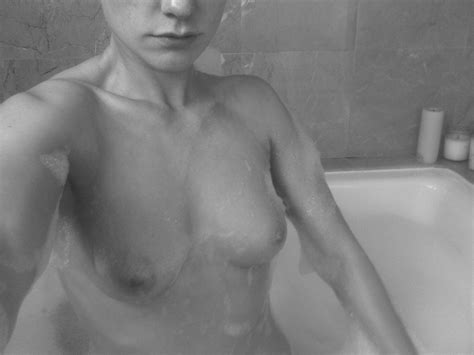 anna paquin leaked nude and sexy bathroom selfie photos thefappening cc