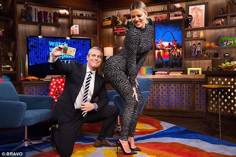 khloé kardashian copies her sister kim and poses for a belfie with andy cohen daily mail online