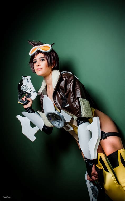 overwatch tracer cosplay sexy by rizzyokuni 1