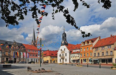 marktplatz mit postmeilensaeule und marktbrunnen platz oad elbland dresden