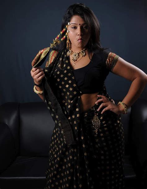 south mp3 mallu actress jyothi in black saree pics