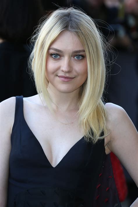 dakota fanning emmy rossum s smoky eye is your go to party look this