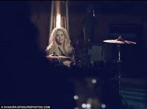 shakira and rihanna in new video can t remember to forget you teaser daily mail online