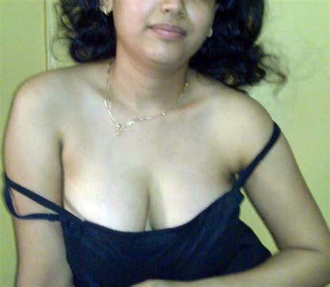 anamika bhabhi boobs ki zalak dikhate hue antarvasna indian sex photos
