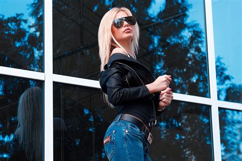 Wallpaper Women Portrait Blonde Sunglasses Reflection Jeans