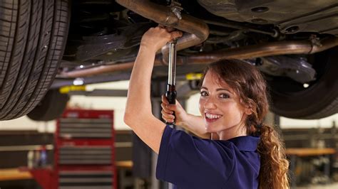 automotive mechanic career girls explore careers